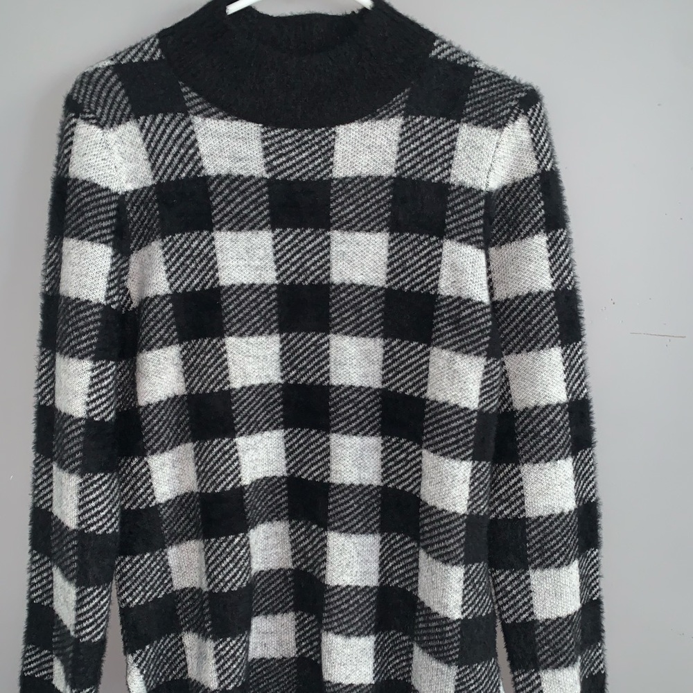 SOFT BLACK AND WHITE CHECKERED SWEATER 89+MADISON